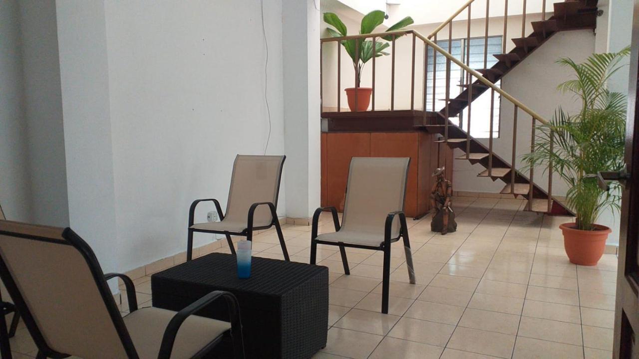 Hostal Los Heroes Antiguo Cuscatlan Exterior photo