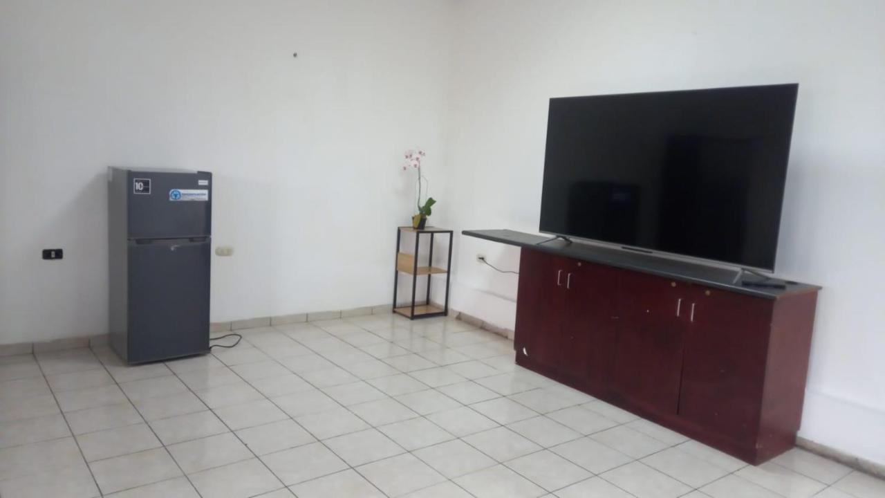 Hostal Los Heroes Antiguo Cuscatlan Exterior photo